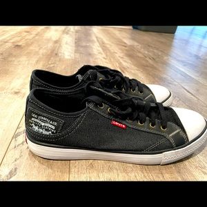 Men’s Levi’s Sneakers size 9.5 well maintained